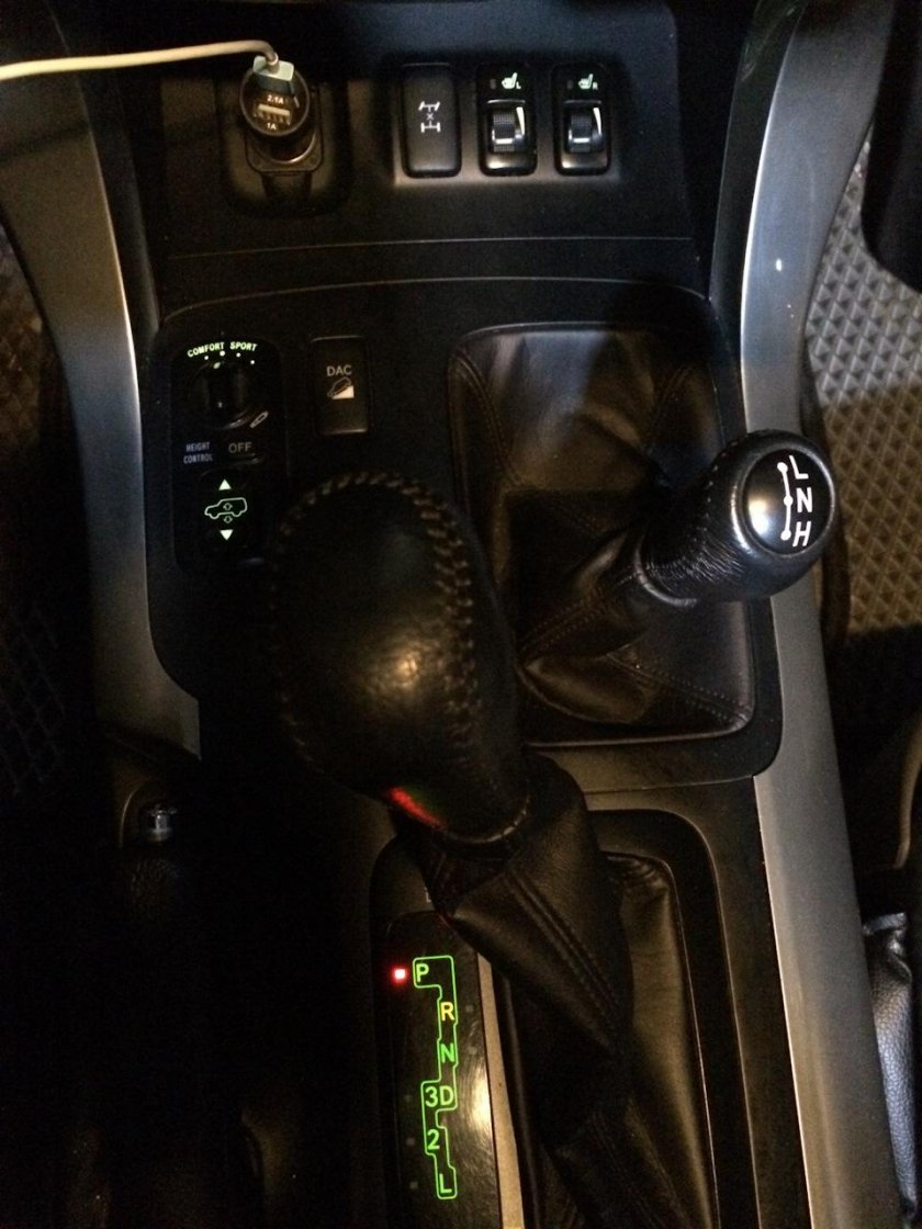 Кнопка блокировки дифференциала Toyota Prado 120