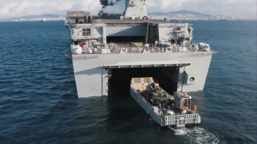 Десантный корабль «Анадолу»