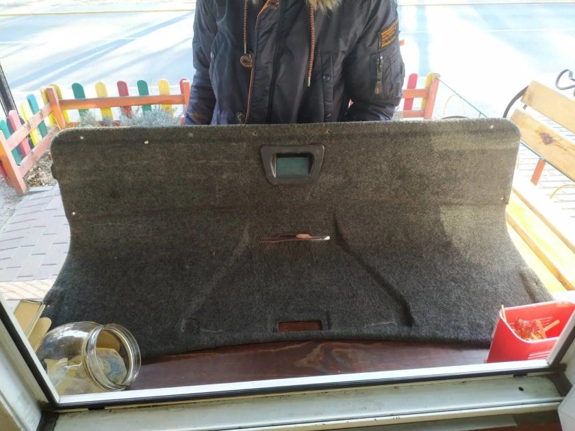 Обшивка в багажнике Audi 100 c4