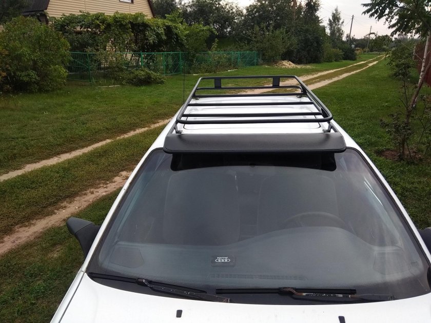 Ауди 100 с багажником на крыше