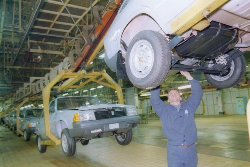 АЗЛК 2141 на конвейере