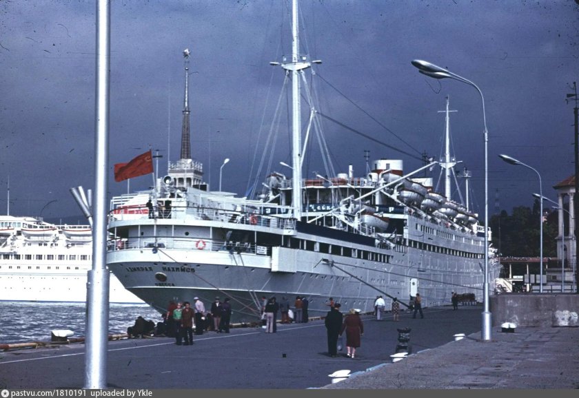 Теплоход Берлин Адмирал Нахимов