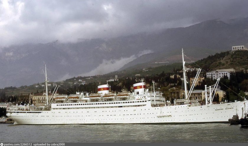 Теплоход Берлин Адмирал Нахимов