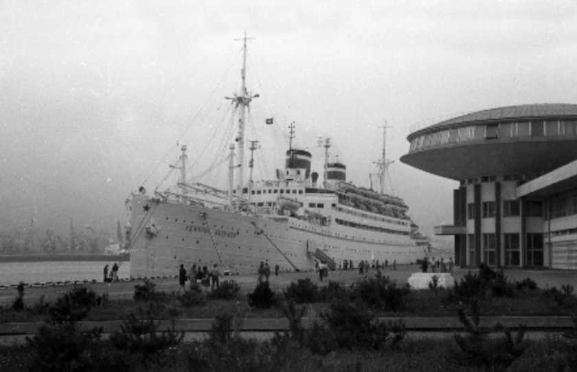 Адмирал Нахимов 1986