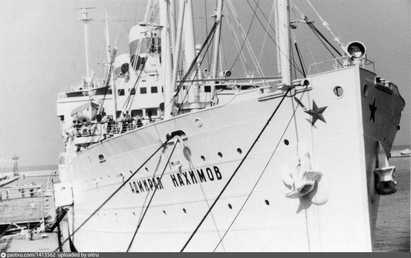 Адмирал Нахимов корабль баржа