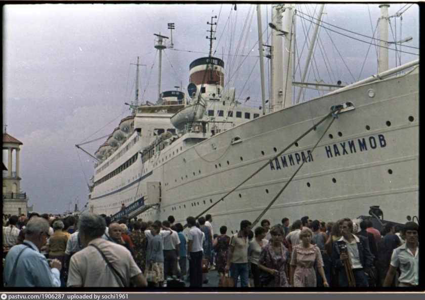 Теплоход Адмирал Нахимов