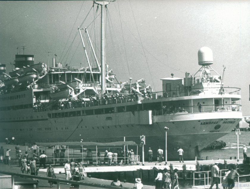 Теплоход Берлин Адмирал Нахимов