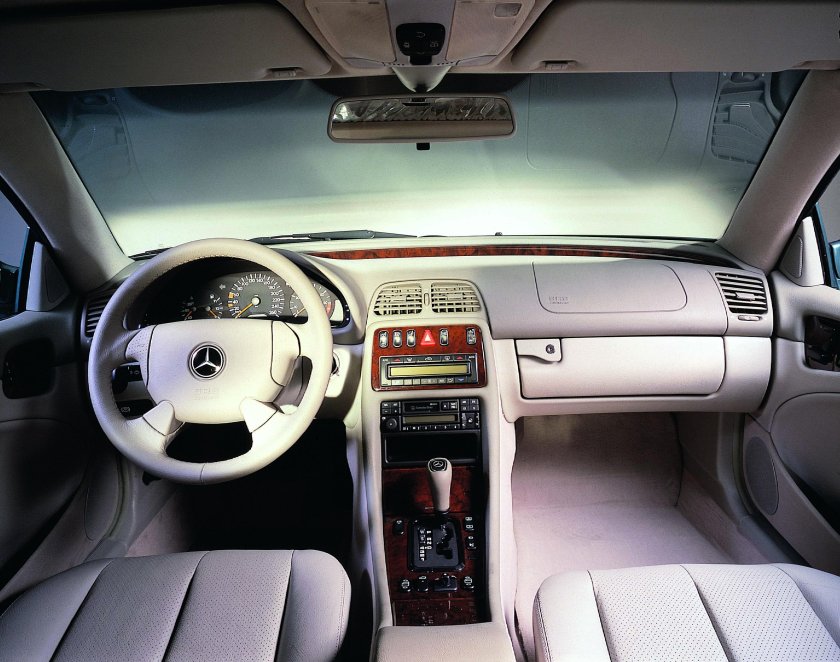 Mercedes-Benz w208 салон