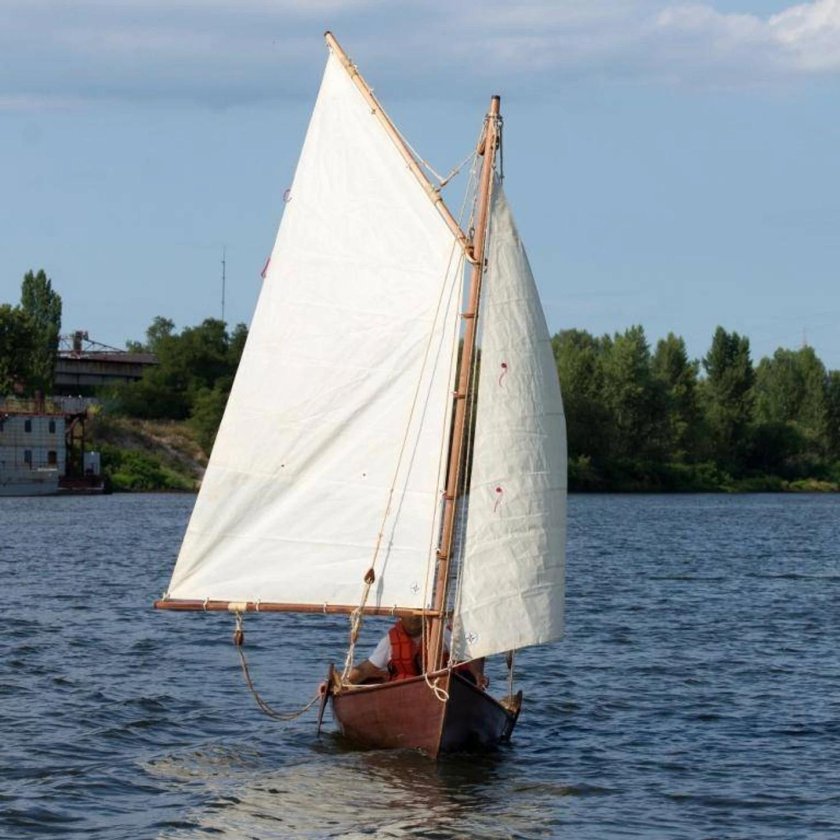 Гафельный швертбот