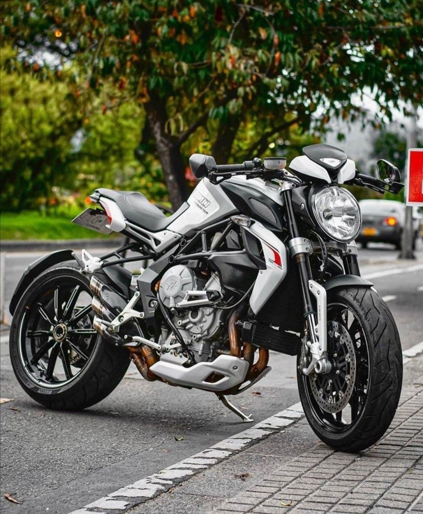 MV Agusta brutale 800 Dragster RR