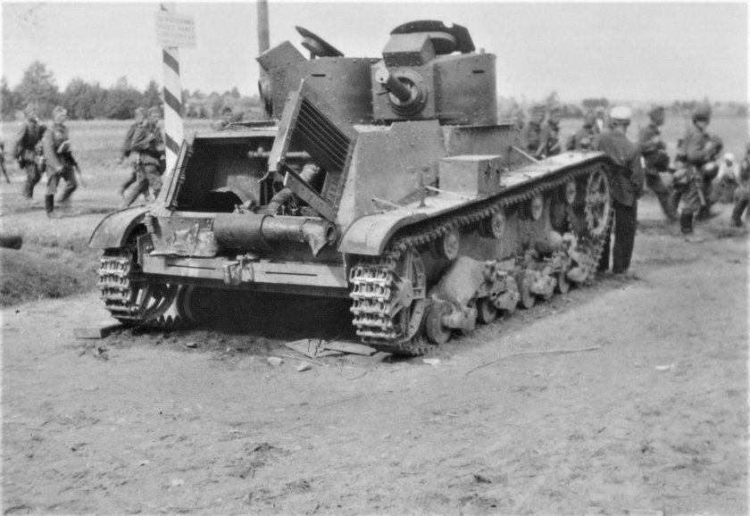 7тр танк двухбашенный