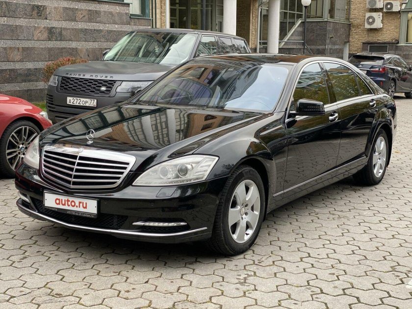 Мерседес 221 2010г горит знак