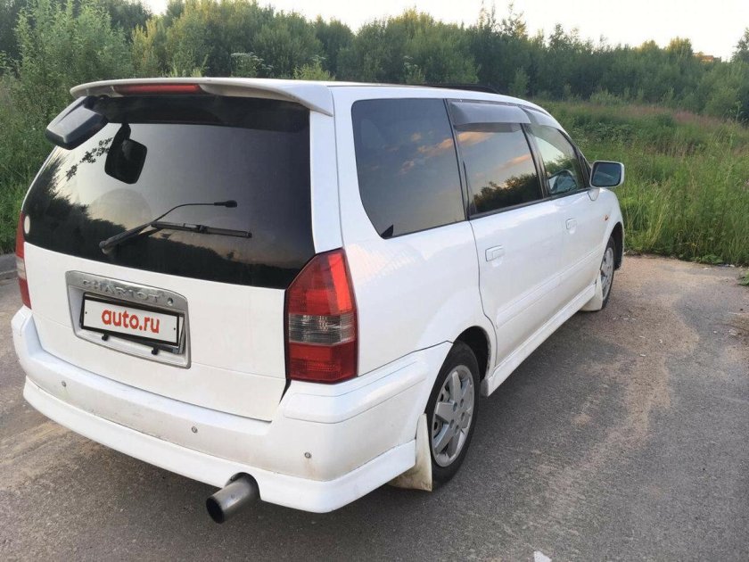 Mitsubishi Chariot Grandis 2000