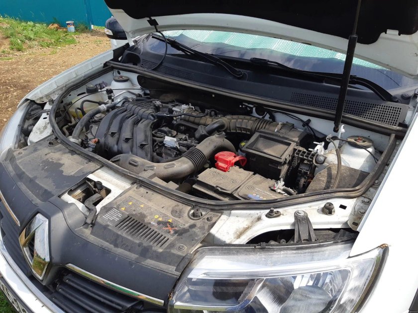 Уплотнитель капота Рено Логан 1