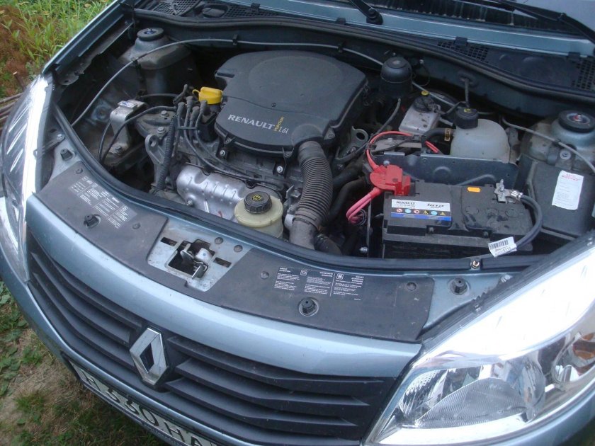 Renault Sandero 1 под капотом