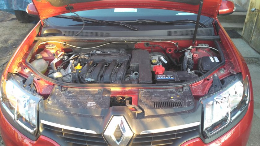 Уплотнитель капота Рено Логан 2