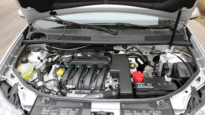 Renault Sandero 1 под капотом