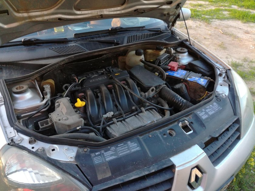 Рено Симбол 2 подкапотка