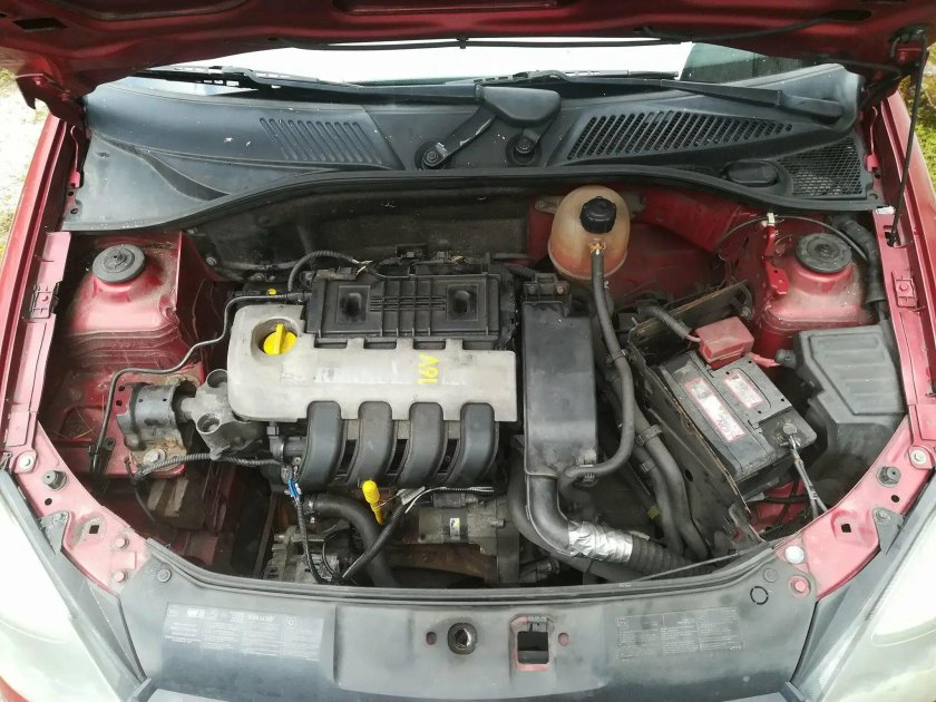 Renault Clio 2 под капотом