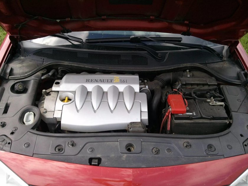 Renault Megane 2008 под капотом