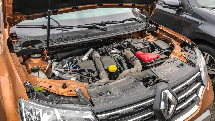 Моторный отсек Рено Дастер 1.6