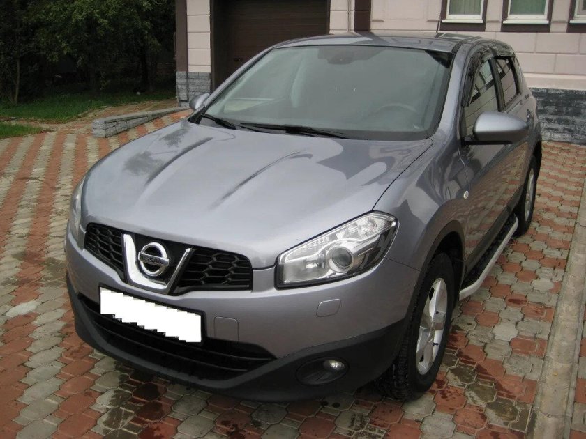 Nissan Qashqai серый металлик
