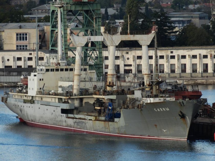 Спасательное судно Саяны