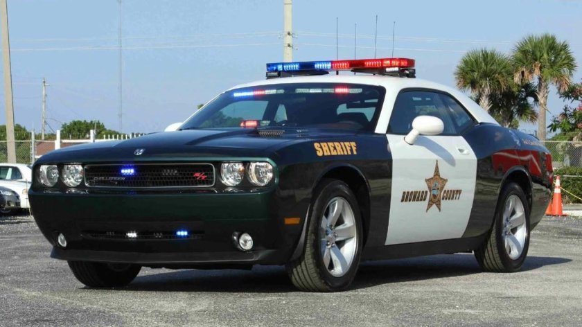 Полицейский Додж Чарджер