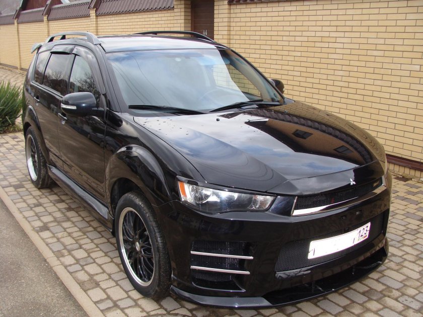 Митсубиси Аутлендер XL 2011