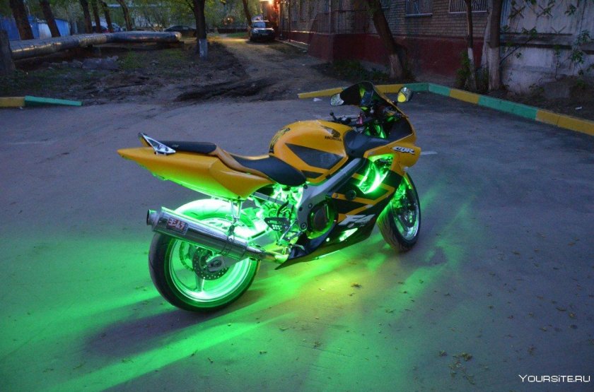 Ямаха р6 мятный хром