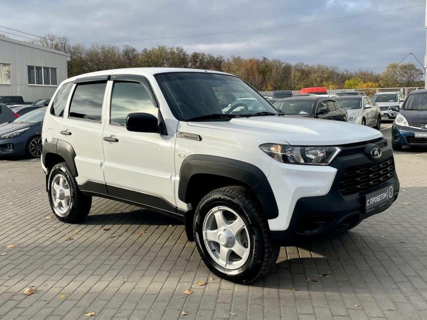 Лада джип белая