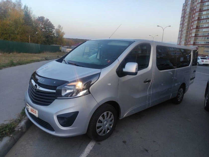Опель микроавтобус Виваро