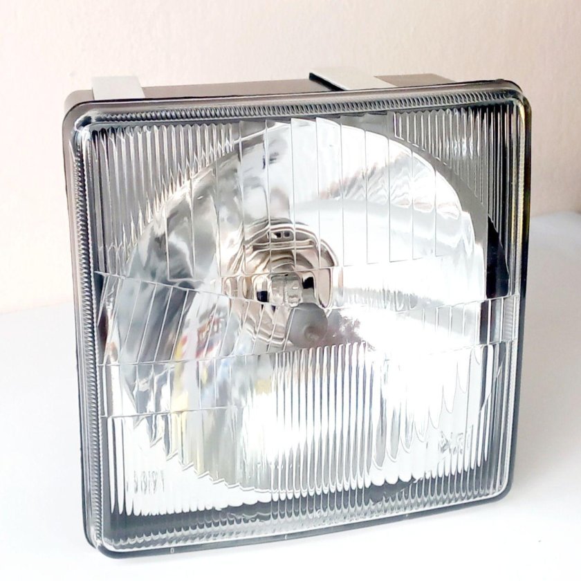 Фара МТЗ 82.1 квадратная