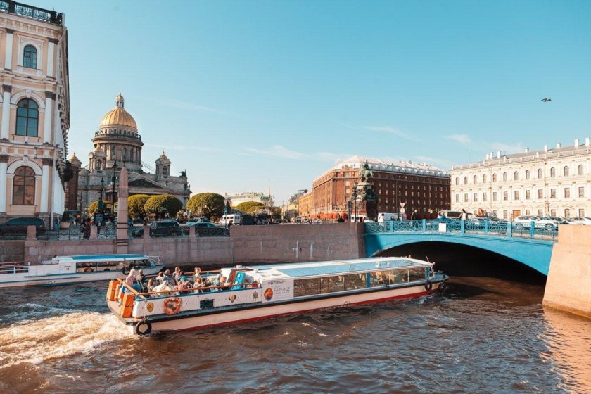 Речные прогулки по Неве в Санкт-Петербурге