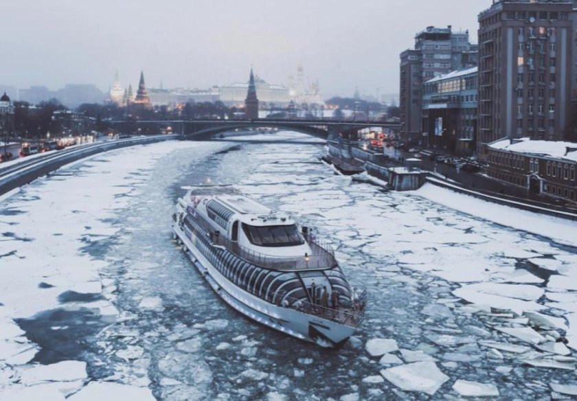 Теплоход Рэдиссон по Москве реке