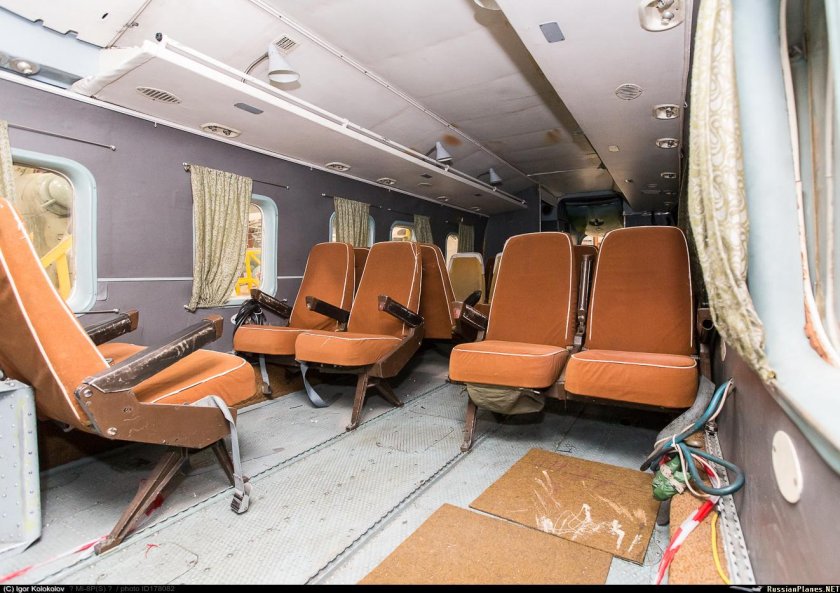 Салон вертолета ми-8