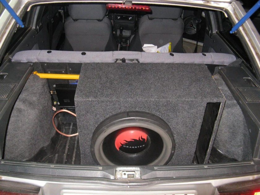 ВАЗ 2113 сабвуфер