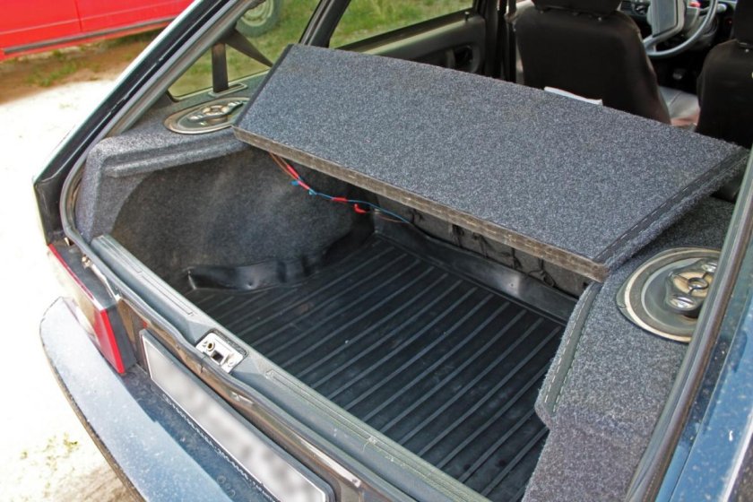 Акустическая полка ВАЗ 2109