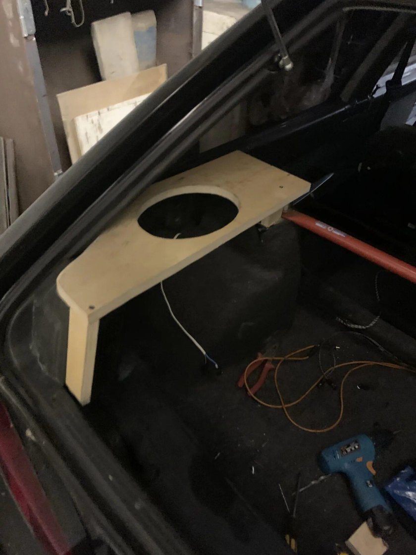 ВАЗ 2113 сабвуфер в багажнике