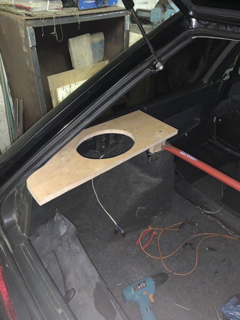 Акустическая полка ВАЗ 2113