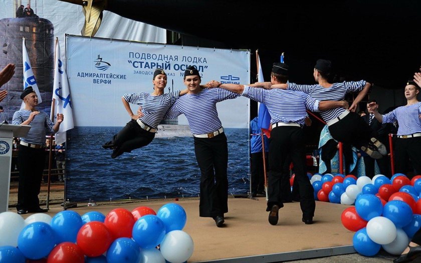 Спуск на воду подводной лодки старый Оскол