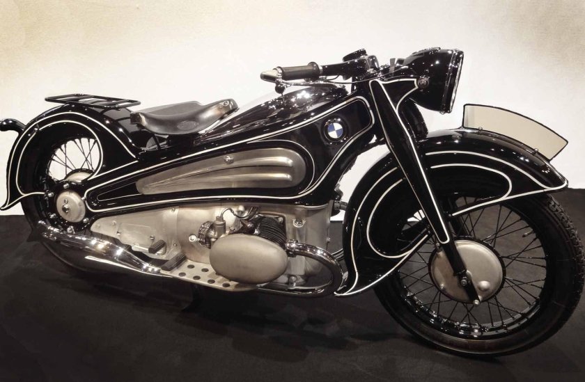 Мотоцикл БМВ старый