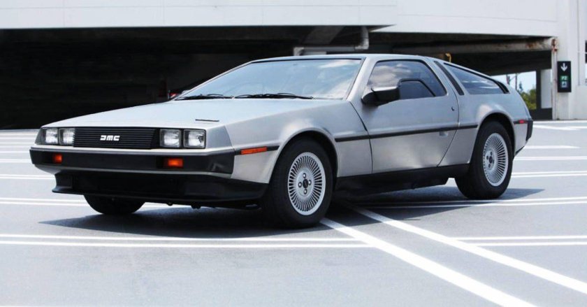 DELOREAN DMC-12