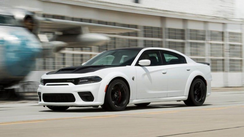 Додж Чарджер 2021