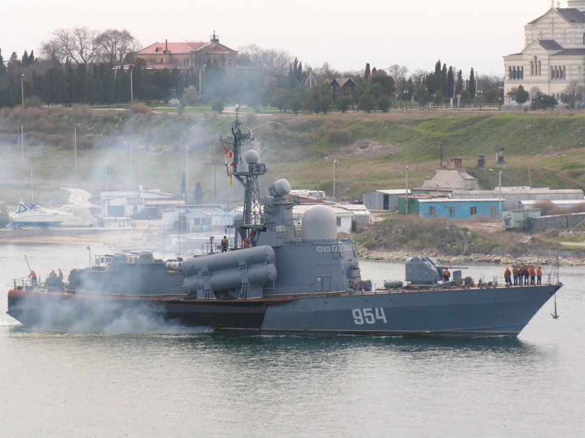 МРК зыбь Балтийский флот 560