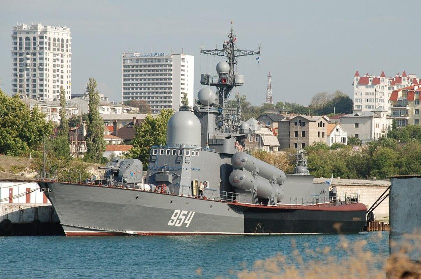 Ракетный катер молния 1241