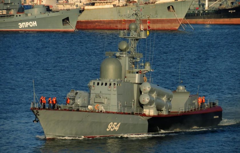 Ракетный катер молния 12411