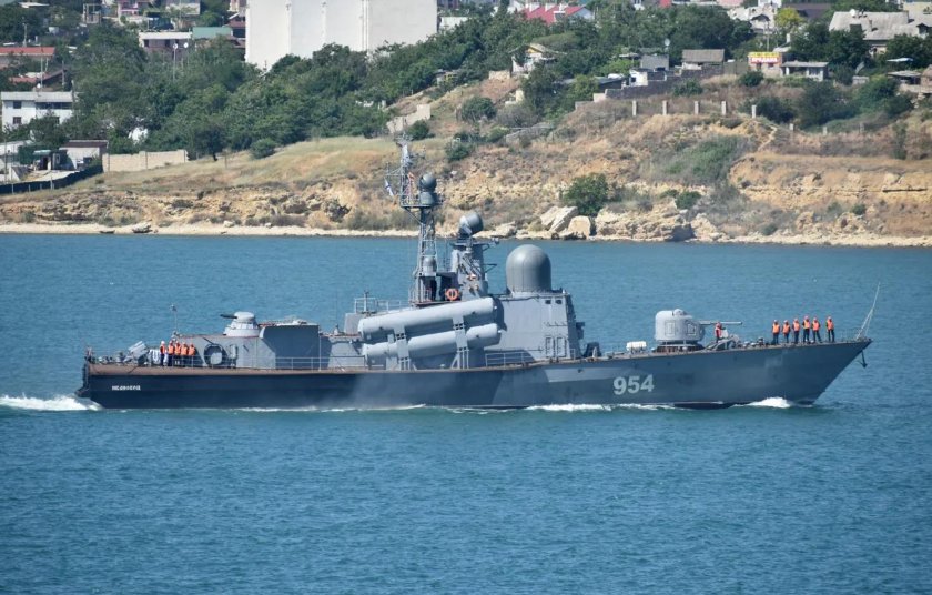 Ракетно-артиллерийский катер 12300 Скорпион