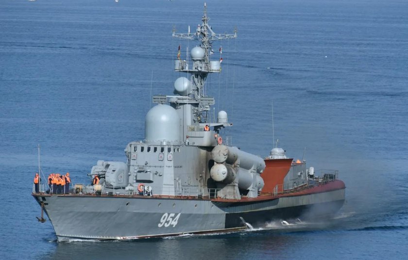 Ракетный катер молния 12411