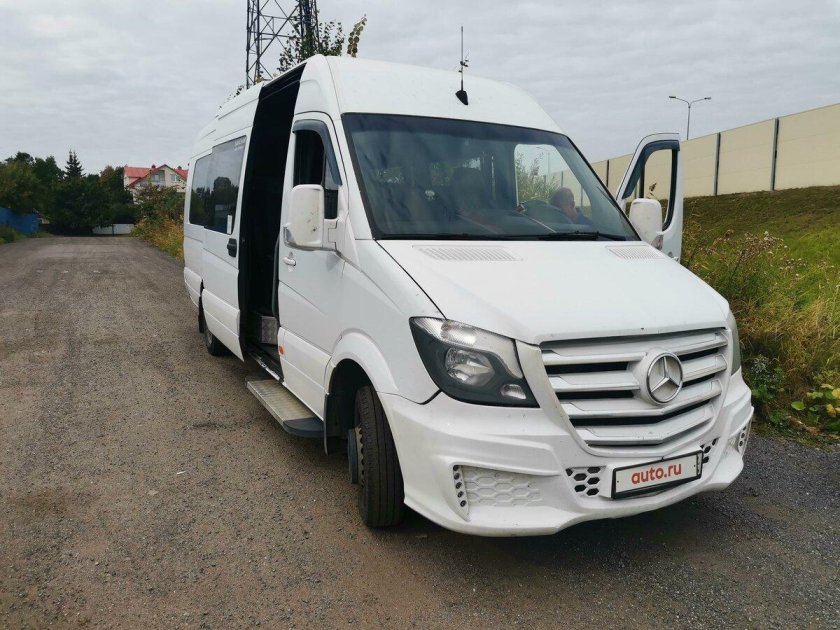 Микроавтобус Мерседес Бенц